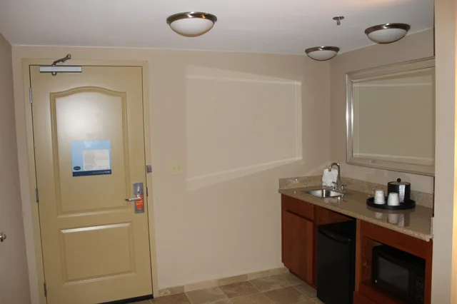 Studio, 2 Queen Beds, Sofa, Hampton Inn Gloucester 3/5