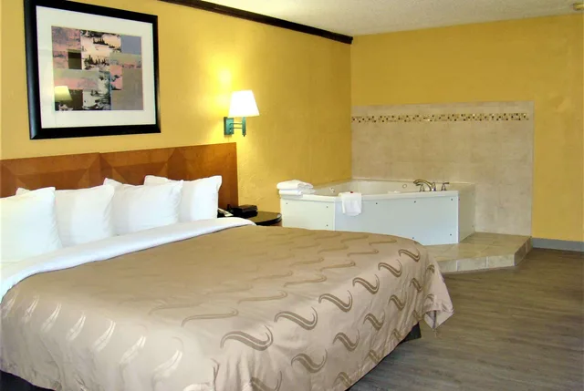 جناح بسرير كينج، Baymont by Wyndham Front Royal Near Shenandoah National Park 2/2