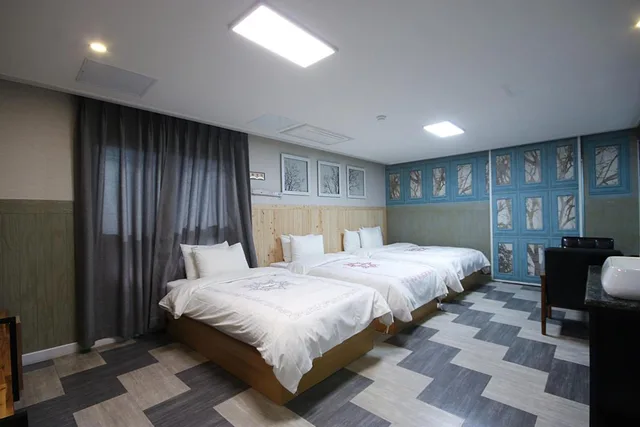 Luxury, Triple, 3 Beds, Hotel Mondavi 1/1