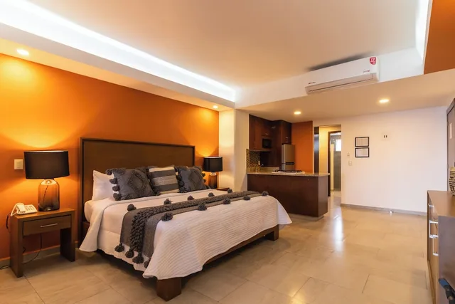 Master, Suite, 1 King and 2 Queen Beds, Ocean View, Hotel Grand Paramar 1/5