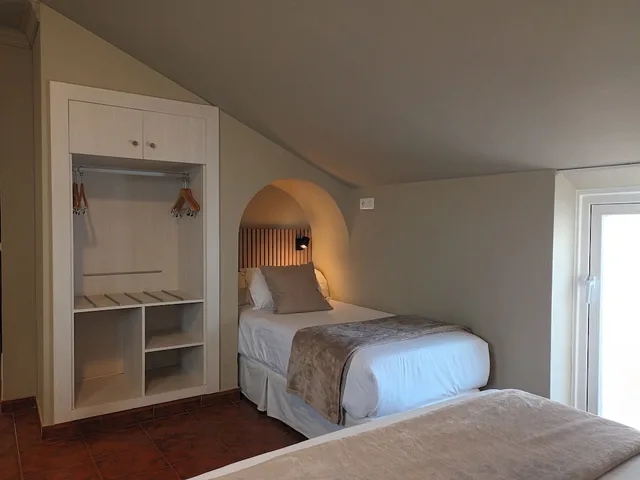 غرفة بسرير مزدوج وسرير فردي بشرفة، San Francisco 2/5