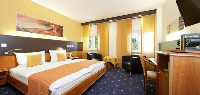 غرفة بسرير كوين، Park Hotel Post Freiburg 1/1