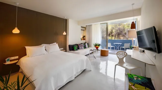 جناح جونيور بسرير كوين بشرفة مع أريكة، Ekies all Senses Resort 1/10