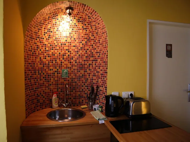غرفة بسرير مزدوج أو سريرين منفصلين بحمام مشترك، Charles Bridge Hostel & Apartments 5/6