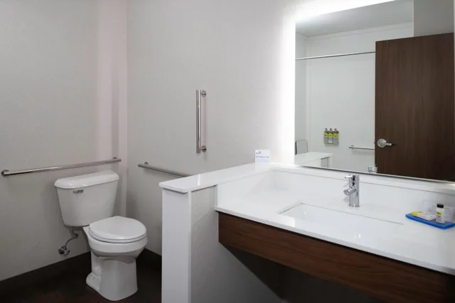 جناح لذوي الإعاقة، Holiday Inn Express Suites the Dalles 5/6