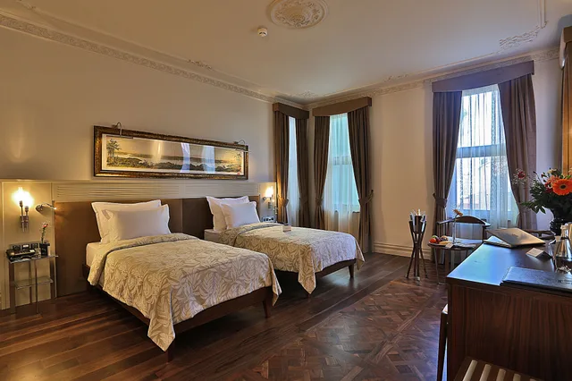 غرفة كومفورت ثلاثية بسرير كوين وسرير فردي، TAXIM LOUNGE HOTEL 5/10