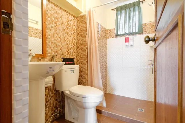 غرفة قياسية ثلاثية، RedDoorz Plus near Johnson and Johnson Paranaque 6/6
