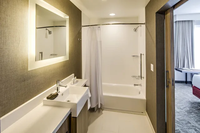 جناح تنفيذي بسرير كينج مع أريكة، Springhill Suites Dayton Vandalia 2/2