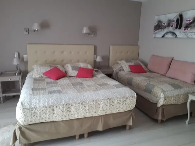 غرفة سوبيريور ثلاثية بسرير كوين وسرير فردي، HOTEL DES GRANGES 10/10