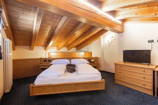 Junior Suite, Balcony, Flora Hotel 4/10