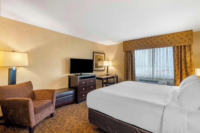 غرفة قياسية كبيرة بسرير كينج، Lloyd Hotel Astoria Bayfront, Ascend Hotel Collection, OR 3/8