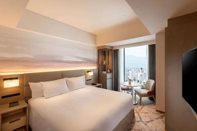 غرفة عائلية بسرير كينج وسرير فردي، DoubleTree by Hilton Toyama 2/3