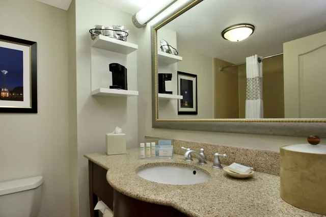 جناح بسريرين كوين، Hampton Inn Suites Florence Downtown 6/7