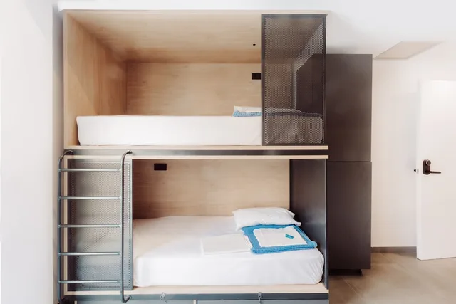 Pod, 6 Beds, 6 Bunk Beds, with View, Balcony، Athens Backpackers 1/2