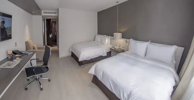 غرفة سوبيريور بسرير كينج، Sol de Oro Hotel And Suites 2/4