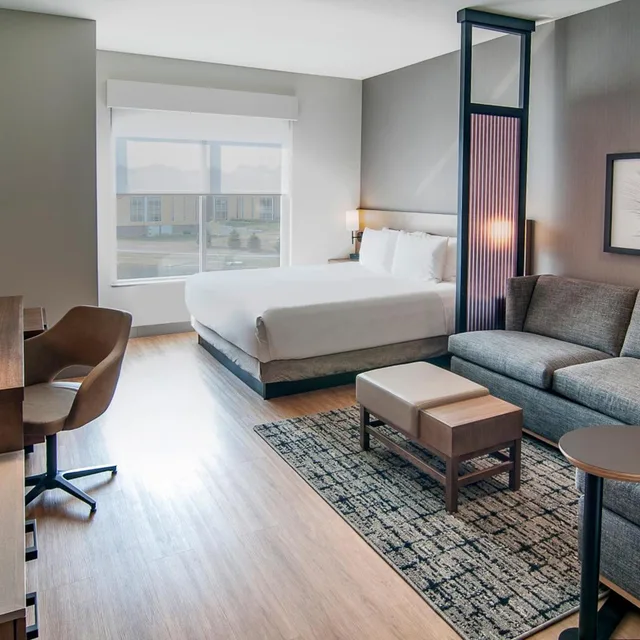 Specialty, King Bed, Lake View, Sofa، Hyatt Place Sioux Falls - South 1/2