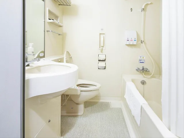 Room, Single, Double Bed, Apa Hotel and Resort Tokyo Bay Makuhari 5/6