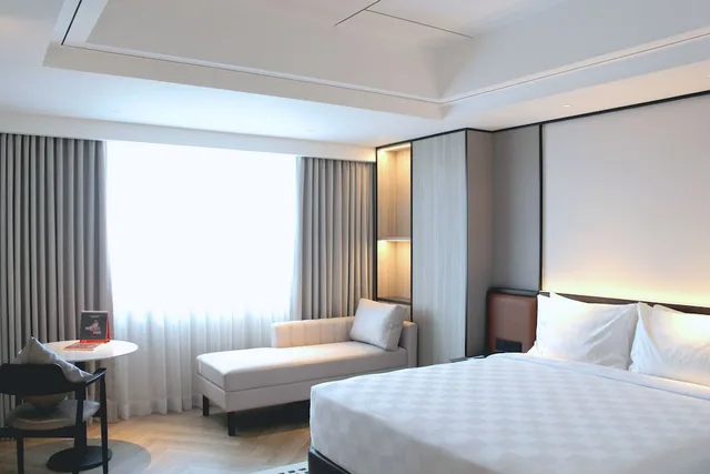 New Deluxe Queen Room، Hotel Ciputra Cibubur managed by Swiss-Belhotel International 2/6