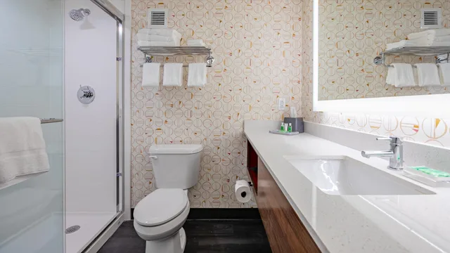 غرفة بسرير كينج مع سرير إضافي، Holiday Inn Panama City an IHG Hotel 8/9