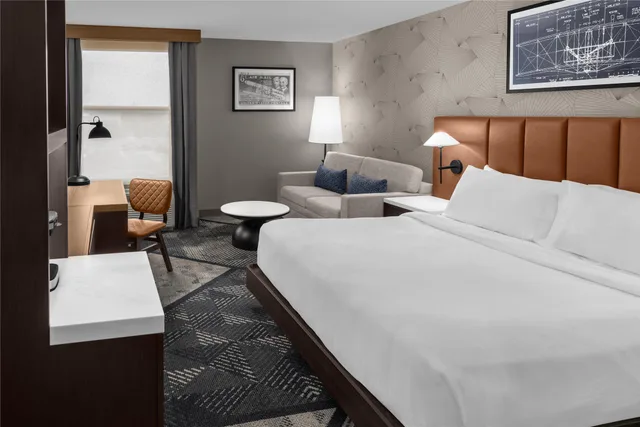 Junior Suite, DoubleTree by Hilton Dayton Fairborn 1/7