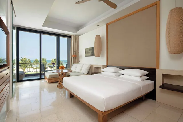 Club, King Bed, Ocean View, Hyatt Regency Danang Resort And Spa 1/10