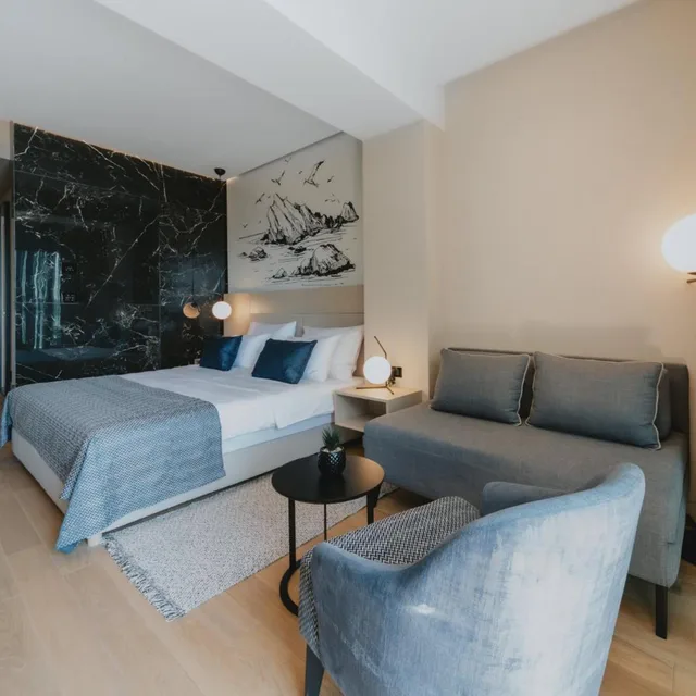 غرفة بريميوم بسرير مزدوج بإطلالة على البحر بشرفة، Hotel Katamare 3/4