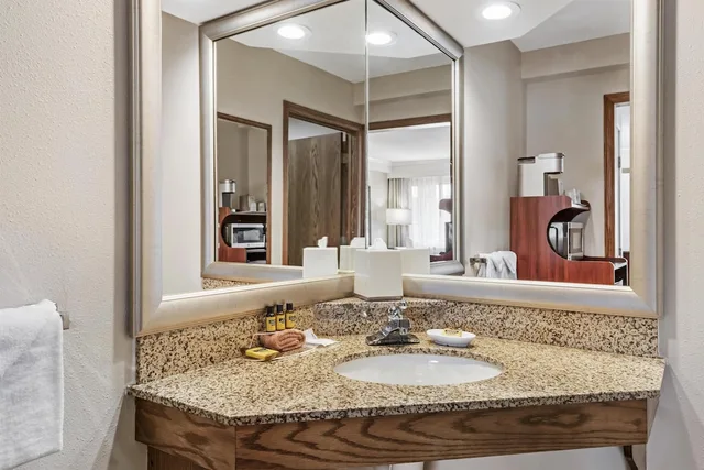 غرفة قياسية بسرير كوين، Best Western Plus Silver Saddle Inn 4/4