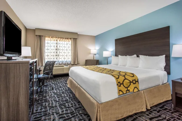 غرفة بسرير كينج، Baymont By Wyndham Joliet 1/10