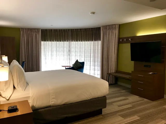 غرفة قياسية بسرير كينج، Holiday Inn Express Hotel Suites Pasadena Colorado Boulevard 7/7