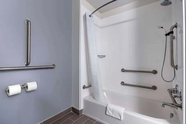 جناح بسريرين كوين مع أريكة لذوي الإعاقة، MainStay Suites Georgetown Lexington North 6/6