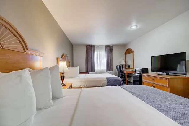 غرفة بسريرين كوين، Econo Lodge Livingston Gateway To Yellowstone 2/4