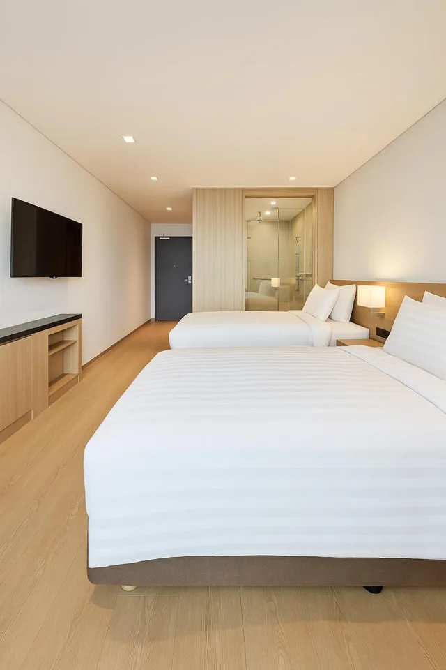 غرفة ديلوكس بسرير كينج بإطلالة على البحيرة، SkyBay Hotel Gyeongpo 1/8