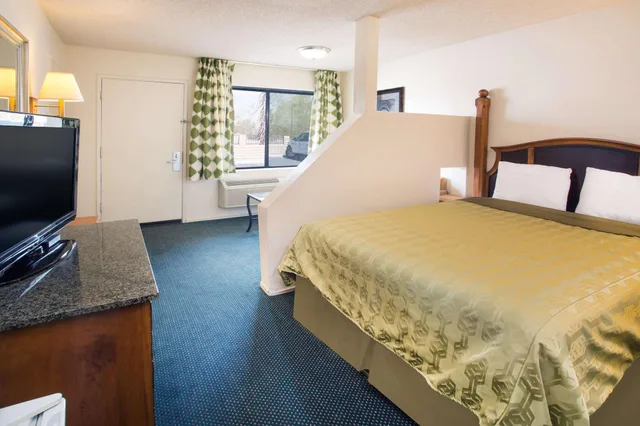 Room, 2 King Beds, Travelodge by Wyndham Indio 2/3