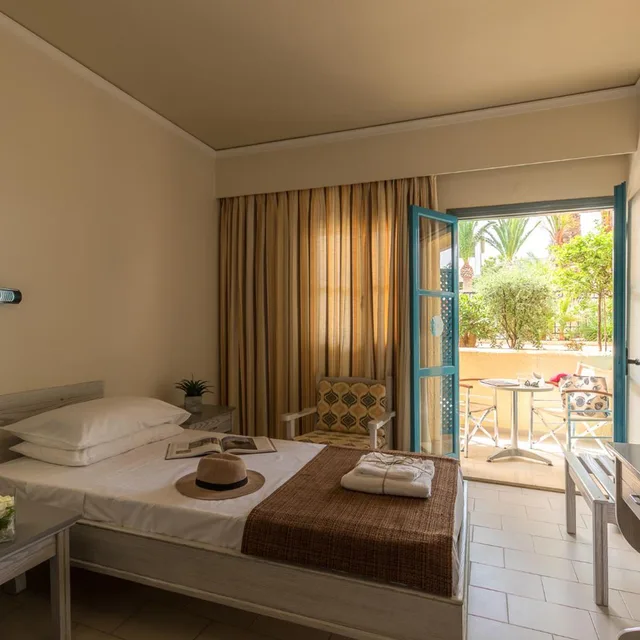 استوديو سوبيريور ثلاثي، Dedalos Hotel 6/9