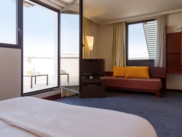 Superior, Suite, 1 Double and 1 Single Bed, Balcony, Novotel Suites Marseille Centre Euromed 7/10
