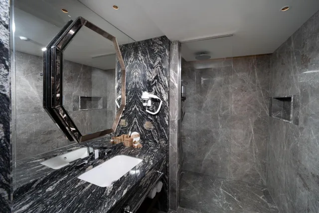 جناح جونيور، Bentley Hotel Bosphorus 6/7