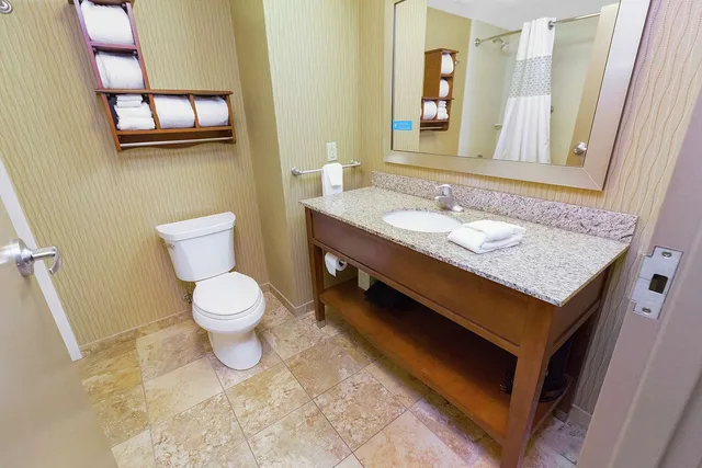 غرفة بسرير كينج، Hampton Inn Waynesburg 4/7