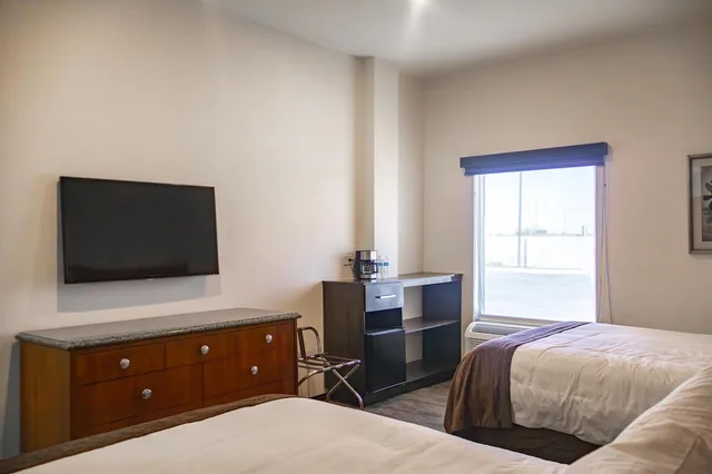 Standard, 2 Queen Beds, Best Western Plus Sacramento 3/6