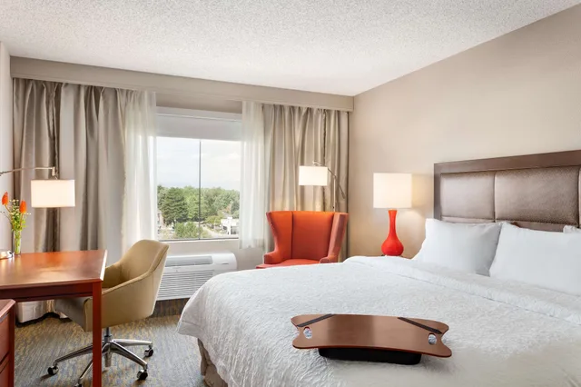 Standard, King Bed, Hampton Inn & Suites Denver-Cherry Creek 5/7
