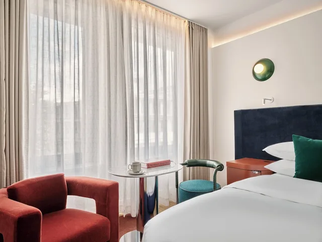 غرفة عائلية بسريرين منفصلين، Kimpton Main Frankfurt by IHG 3/5