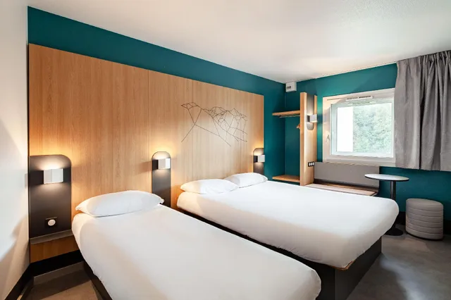 غرفة ثلاثية بسرير كوين وسرير فردي، B&B Hotel PARIS Roissy CDG Aeroport 1/1