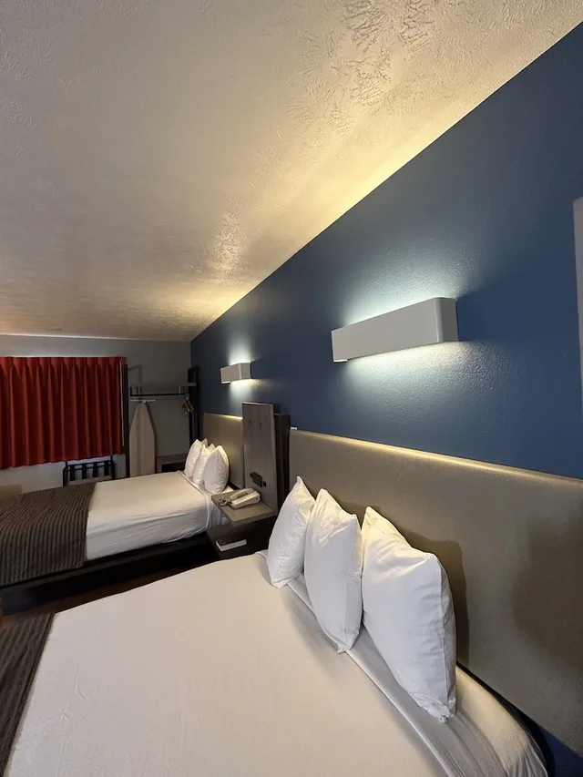 جناح بسريرين كوين لذوي الإعاقة، Rodeway Inn Emporia 1/1