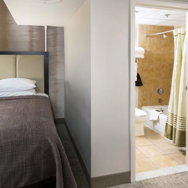 Room, Double Bed, West Wing، Park Place Hotel 3/3