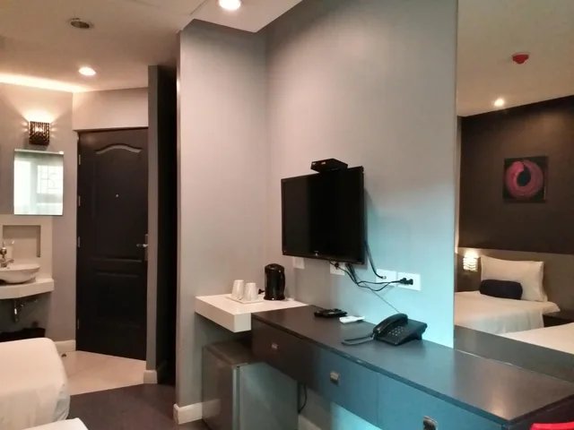 Deluxe, Leez Inn Malate 2/2