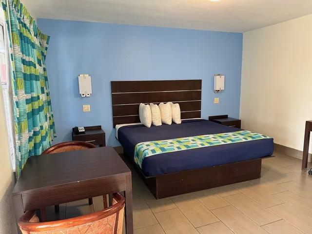 Room, King Bed, American Inn Punta Gorda 2/7
