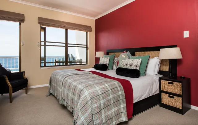 غرفة بسرير مزدوج بإطلالة على البحر، Whaleview Manor Guesthouse 2/8