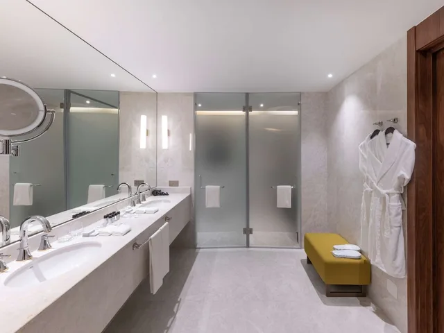 جناح غراند بانورامي بسرير كينج بإطلالة على الجبل، Swissotel Wellness Resort Alatau Almaty 5/6