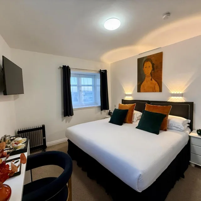 غرفة بسرير مزدوج بمطبخ صغير، Sarum Hotel 2/10
