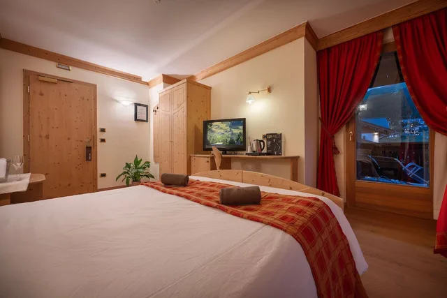 غرفة كلاسيكية بسريرين منفصلين، Cristallo Hotel 2/10