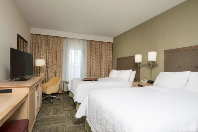 جناح استوديو بسريرين كوين مع أريكة، Hampton Inn Kalamazoo 2/4